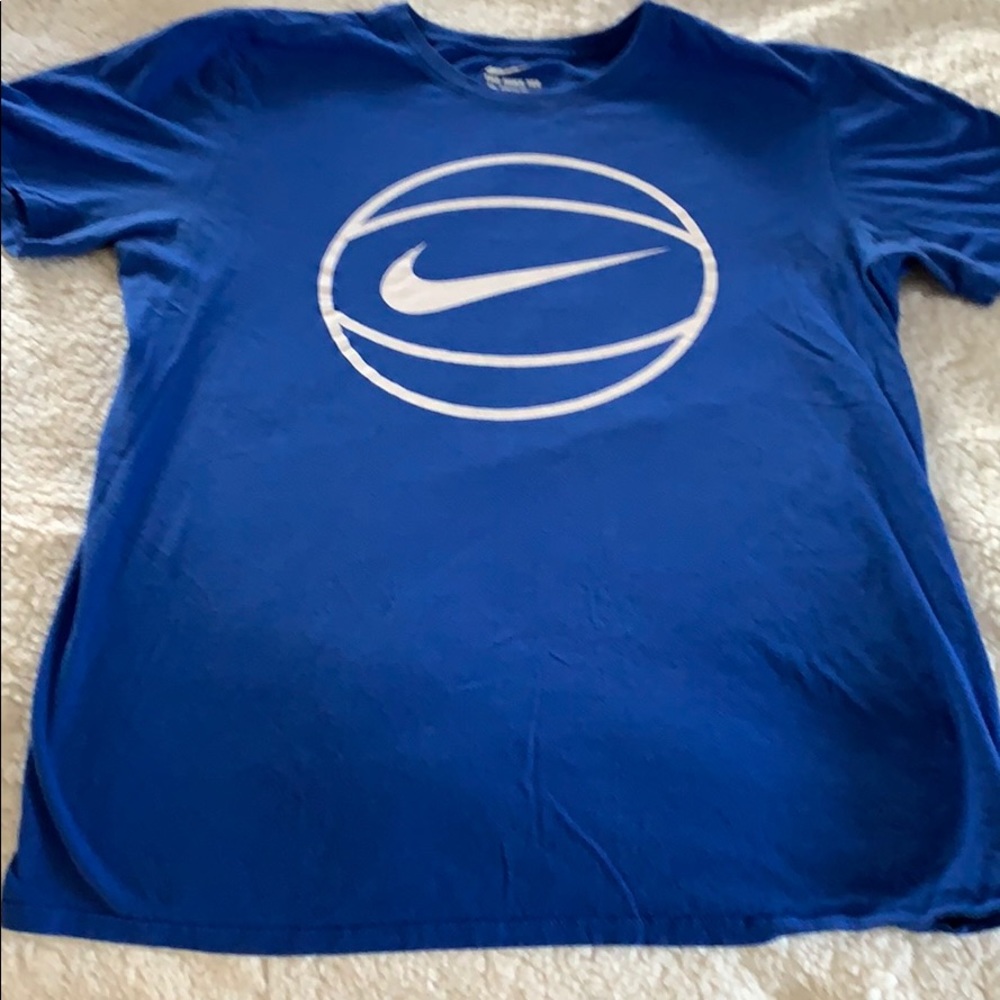 3 Nike T-shirts gently worn - Picture 3 of 5